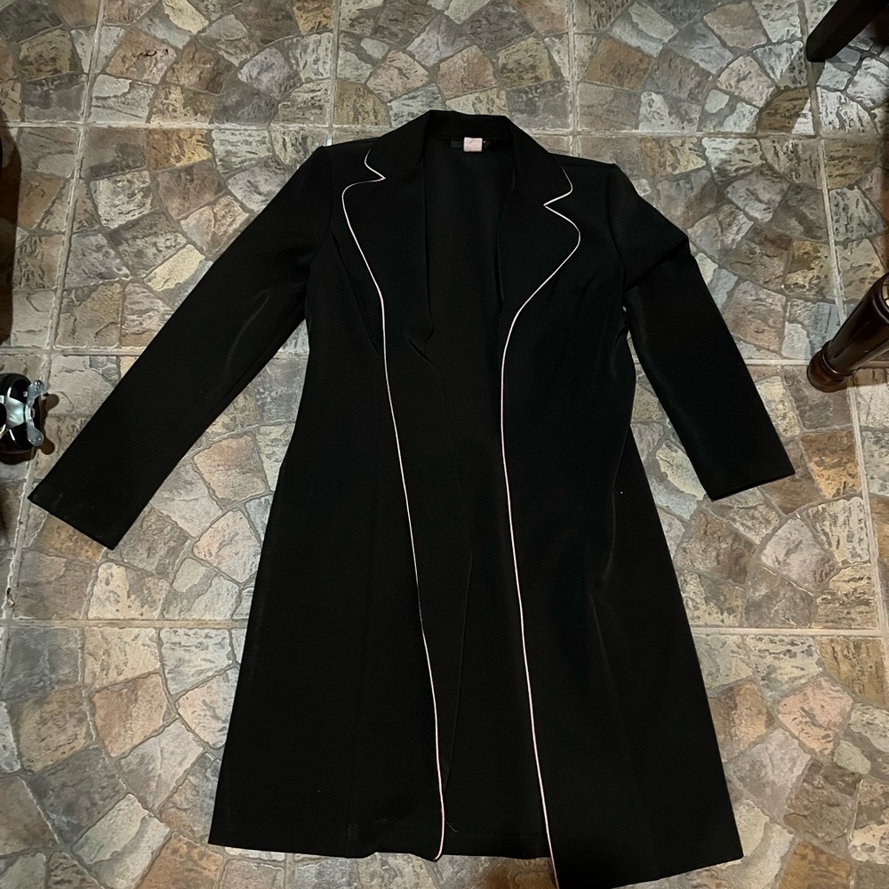 Long open front collard stretch jacket, pink piping - sz 6